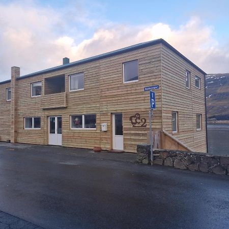 Guesthouse Hugo Sørvágur Exterior foto